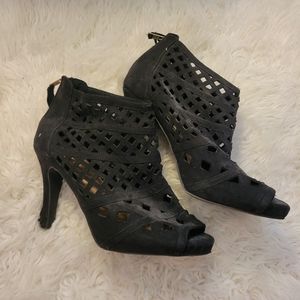 Diamond Cutout Black Zipper Heels